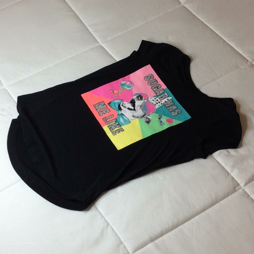 Black short sleeved t shirt